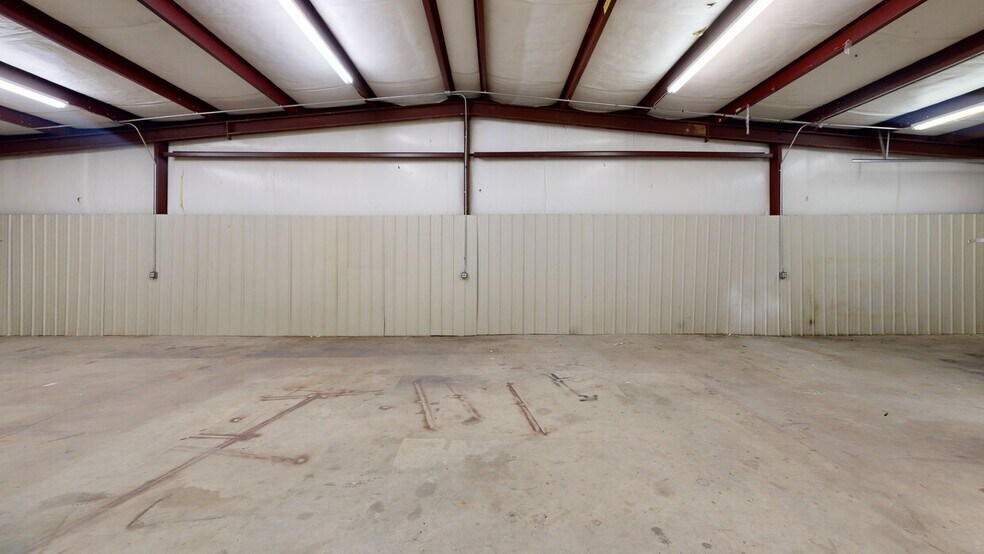 More Photos Of 1710-1716 W Acorn Dr, Rogers Warehouse For Lease