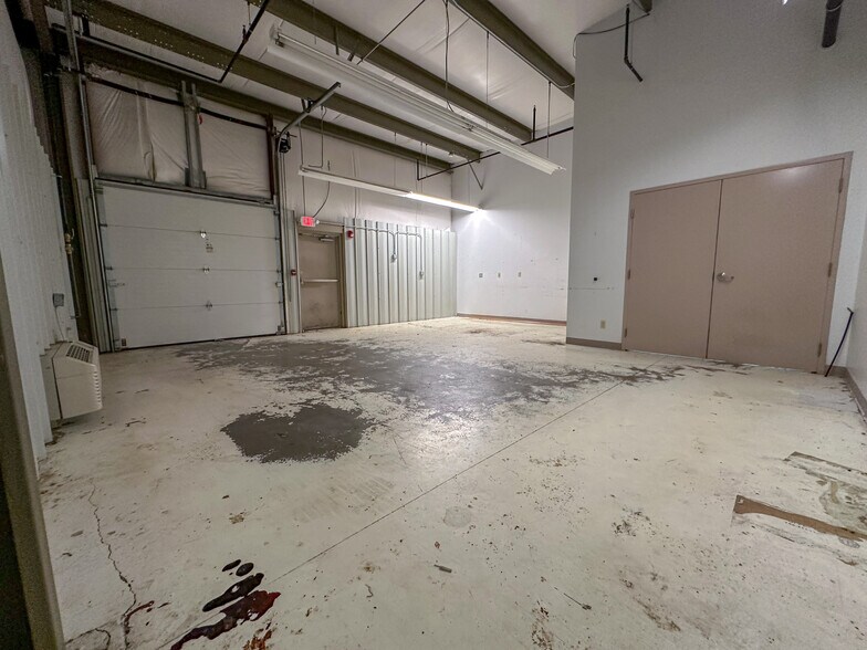 More Photos Of 6444 S 6th Street Rd, Springfield Office For Sale