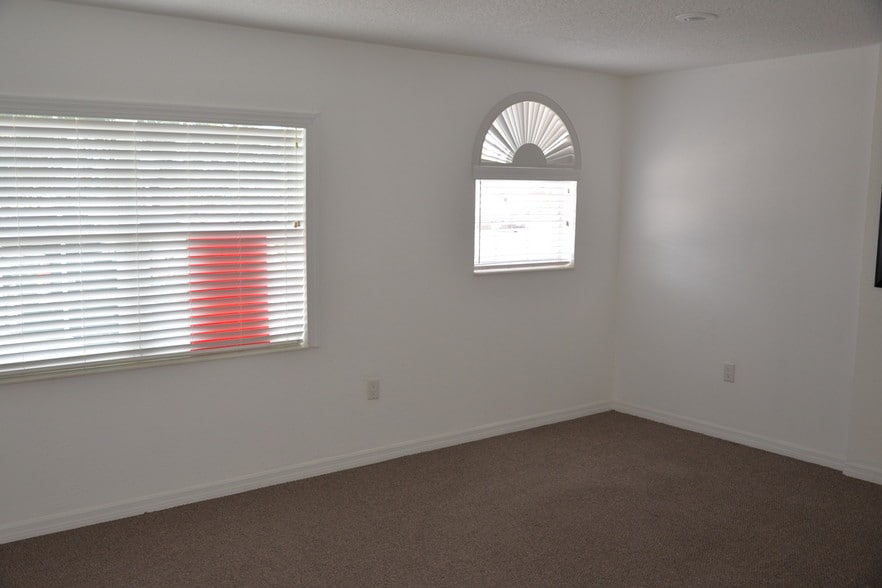 More Photos Of 8028 Spring Hill Dr, Spring Hill Coworking Space