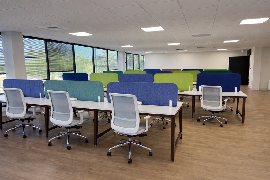 More Photos Of 6698 68th Ave N, Pinellas Park Coworking Space