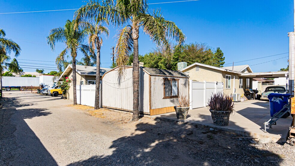 More Photos Of 18904 Cajon Blvd, San Bernardino Contractor Storage Yard For Sale