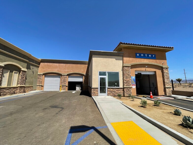 More Photos Of 41155 10th St W, Palmdale Service Station For Lease