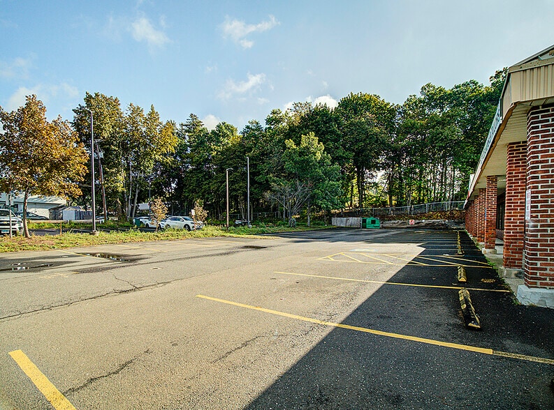 More Photos Of 1647 Whitney Ave, Hamden Bank For Lease