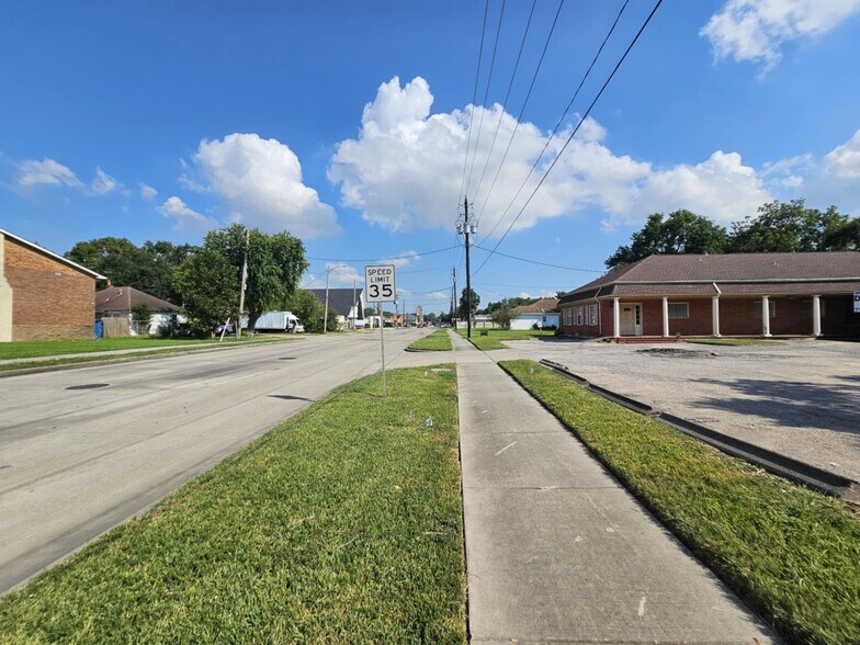 More Photos Of 1027 Main St, Pasadena Medical For Sale