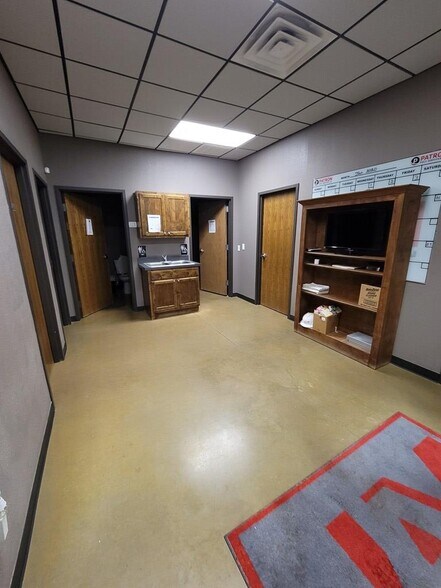 More Photos Of 6308 S County Road 1270, Midland Warehouse For Sale