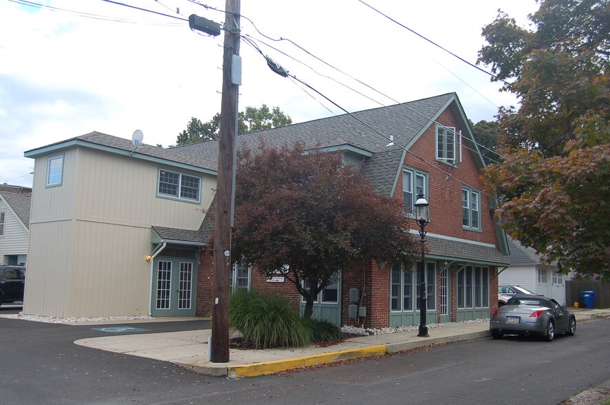 More Photos Of 242 Wood St, Doylestown Office For Sale