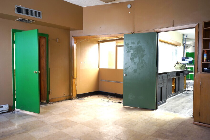 More Photos Of 2810-2812 N Broad St, Philadelphia Office Residential For Sale