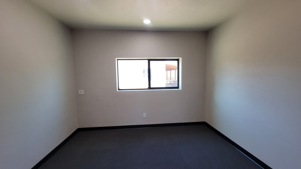 More Photos Of 1026 N Columbus Blvd, Tucson Light Manufacturing For Sale