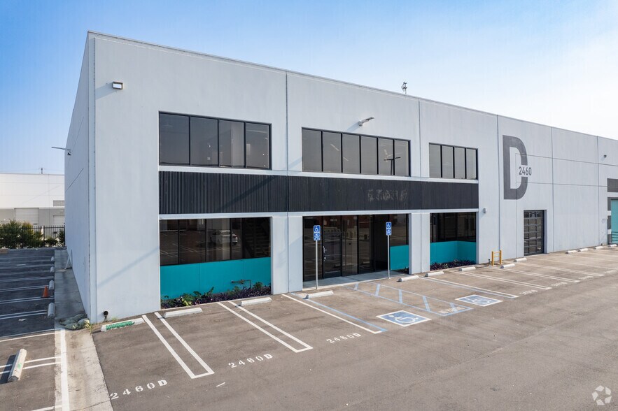 More Photos Of 2445-2460 E 12th St, Los Angeles Unknown For Lease