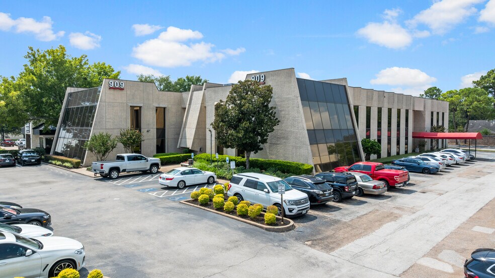 More Photos Of 909 Dairy Ashford Rd, Houston Office For Lease