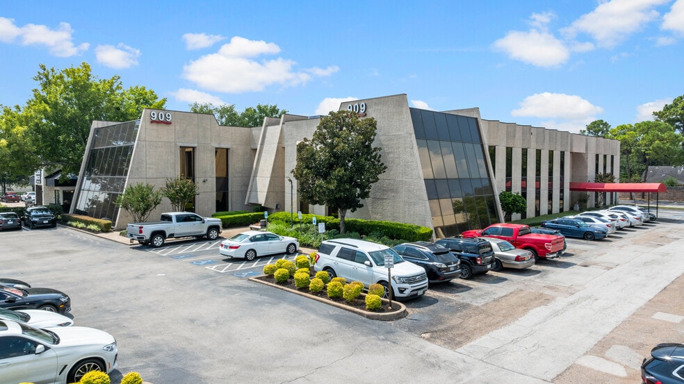 More Photos Of 909 Dairy Ashford Rd, Houston Office For Lease