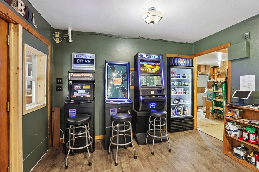 More Photos Of 309 Trail St, La Valle Restaurant For Sale