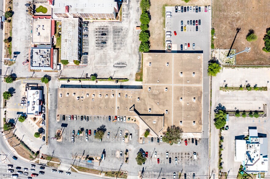 More Photos Of 8515-8611 Perrin Beitel Rd, San Antonio Freestanding For Lease