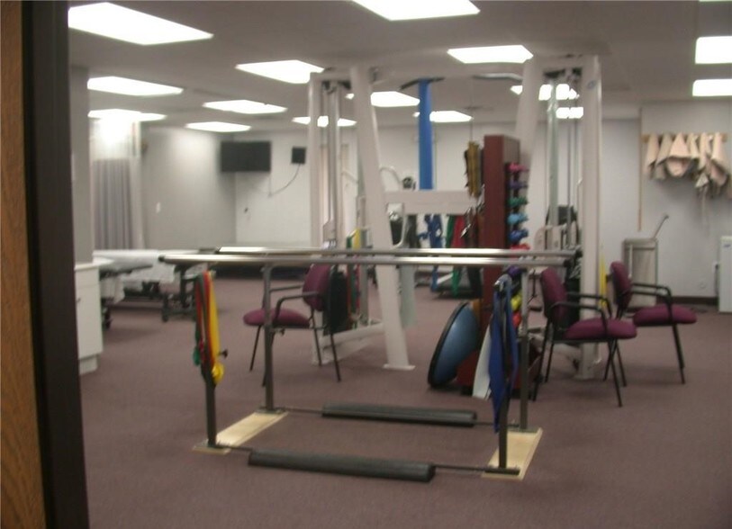 More Photos Of 18601 Mack Ave, Detroit Medical For Lease