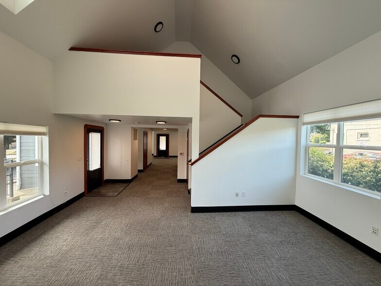 More Photos Of 345 Lincoln St SE, Salem Office For Lease