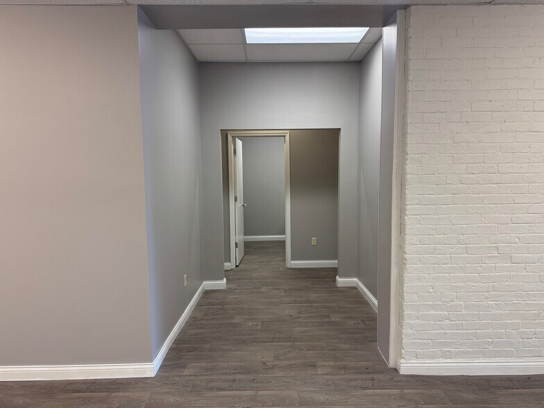 More Photos Of 2231 W Franklin, Evansville Freestanding For Lease