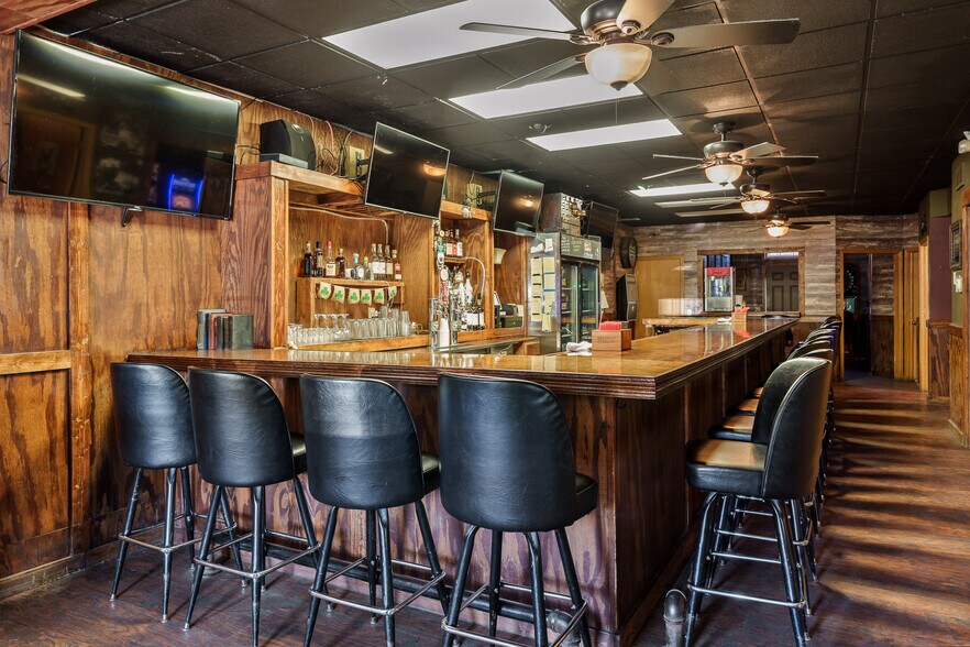 More Photos Of 209 W Main St, Genoa Bar For Sale