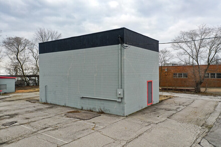 More Photos Of 1050 Triplett Blvd, Akron Warehouse For Sale