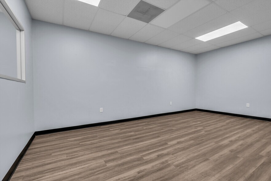 More Photos Of 6456 Cunningham Rd, Houston Industrial For Lease