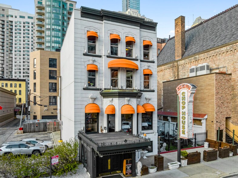 More Photos Of 60 W Ontario St, Chicago Restaurant For Sale