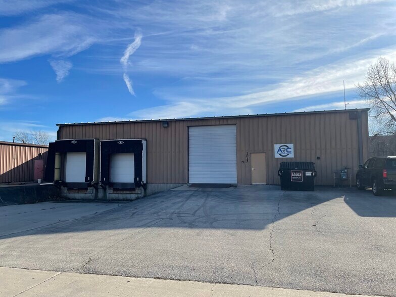 More Photos Of 2025 E Norse Ave, Cudahy Warehouse For Lease