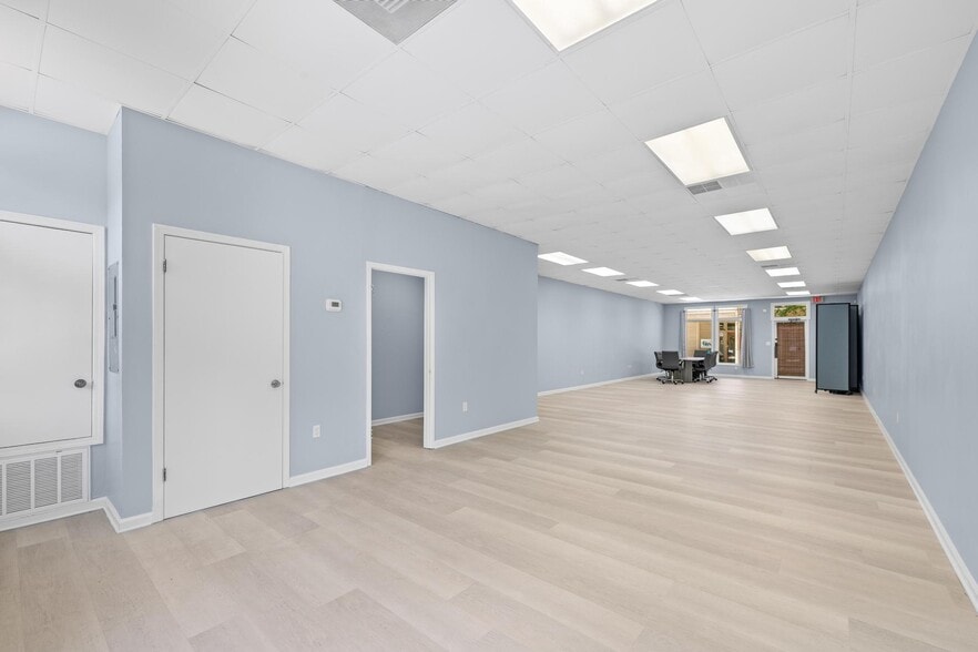 More Photos Of 913 Gulf Breeze Pky, Gulf Breeze Storefront Retail Office For Sale