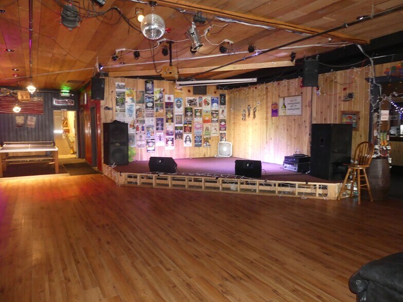 More Photos Of 304 E Lake St, McCall Bar For Sale