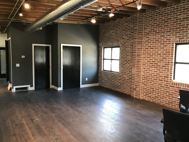 More Photos Of 3141-3149 S Broadway, Englewood Storefront Retail Office For Lease