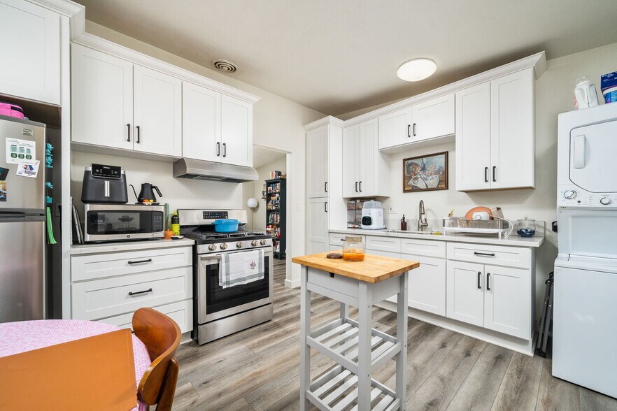 More Photos Of 124 N Vista Bonita Ave, Glendora Apartments For Sale