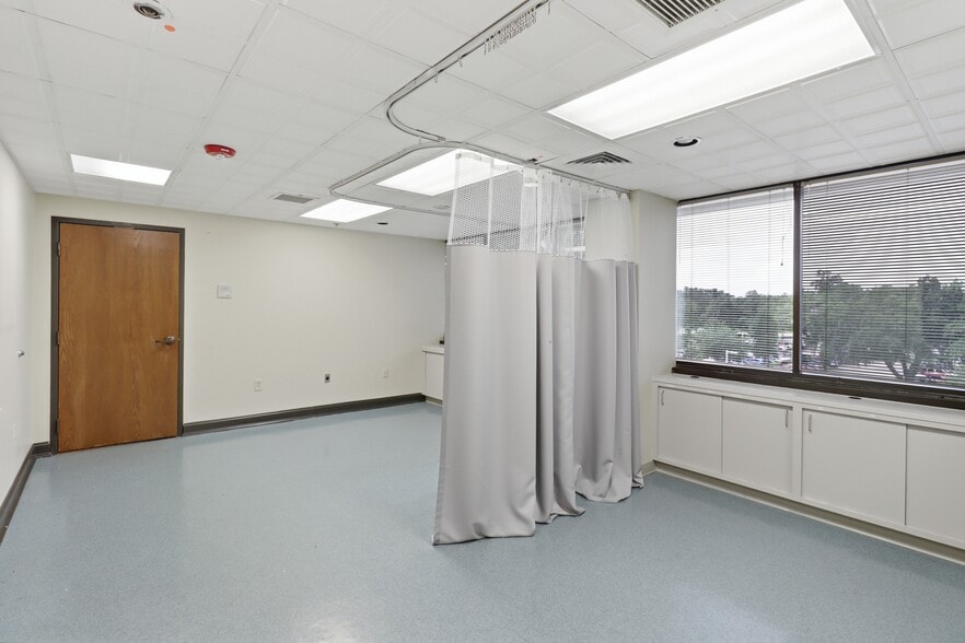 More Photos Of 661 E Altamonte Dr, Altamonte Springs Medical For Sale