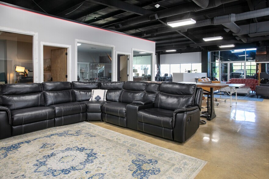 More Photos Of 2850 S Southwest Loop 323, Tyler Distribution For Lease