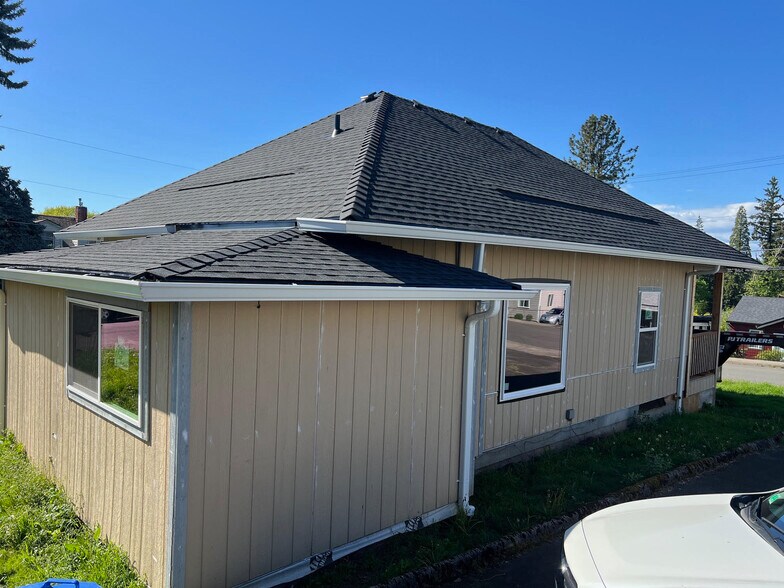 More Photos Of 39342 Pleasant St, Sandy Office Residential For Lease
