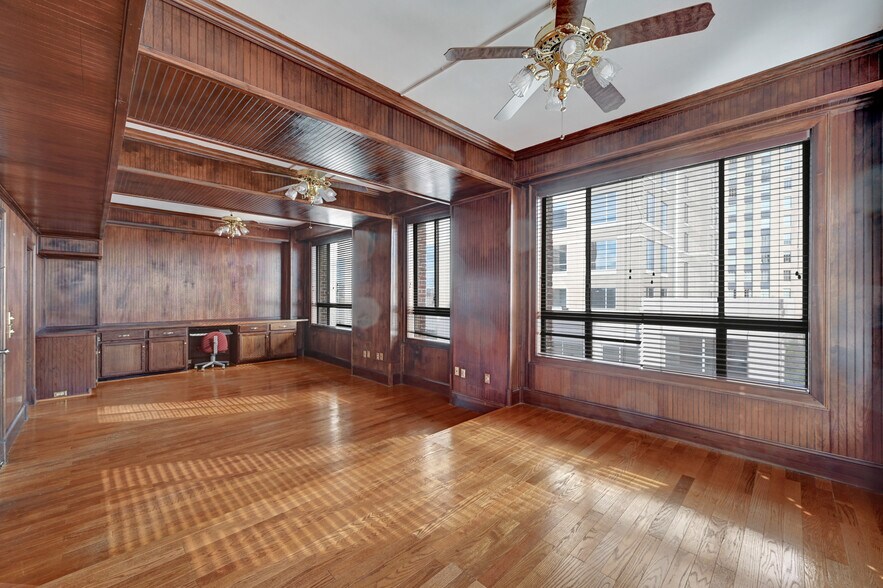 More Photos Of 105 W 4th St, Winston-Salem Office For Sale