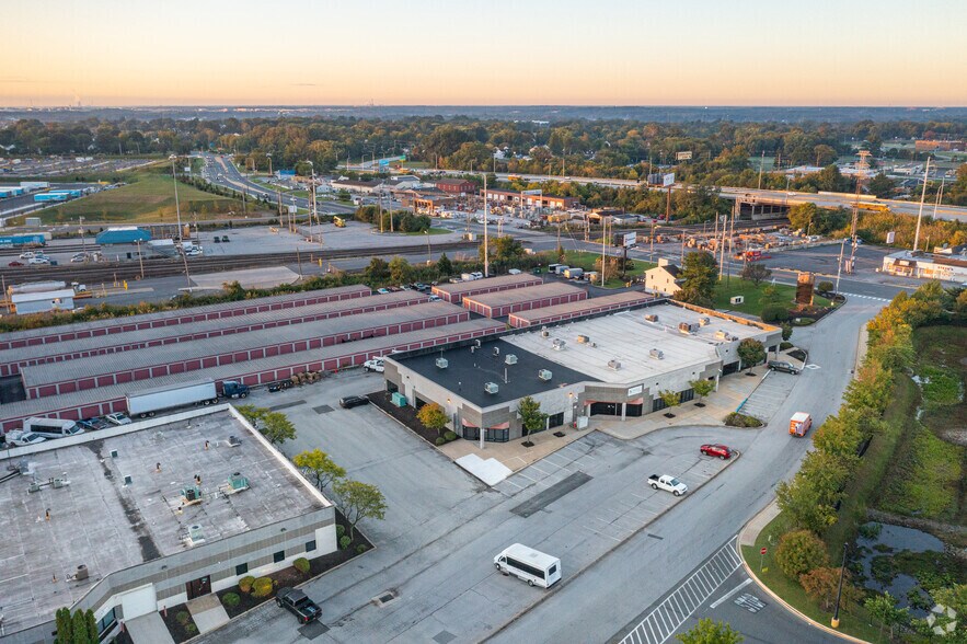 More Photos Of 430 Century Blvd, Wilmington Showroom For Lease