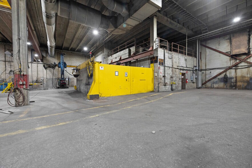 More Photos Of 805 Boul Alphonse-Deshaies, Bécancour Industrial For Sale