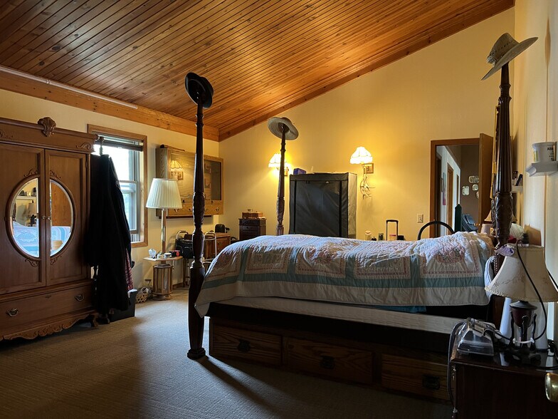 More Photos Of 821 E 7th St, Platte Hotel For Sale