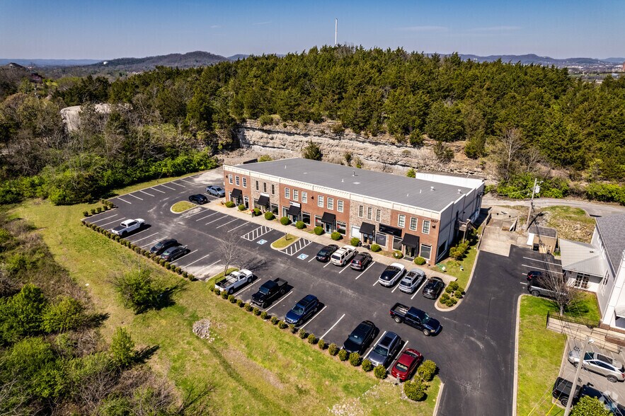 More Photos Of 1227 Lakeview Dr, Franklin Storefront Retail Office For Lease
