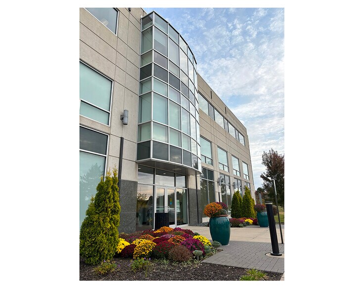 More Photos Of 999 Fourier Dr, Madison Office For Lease