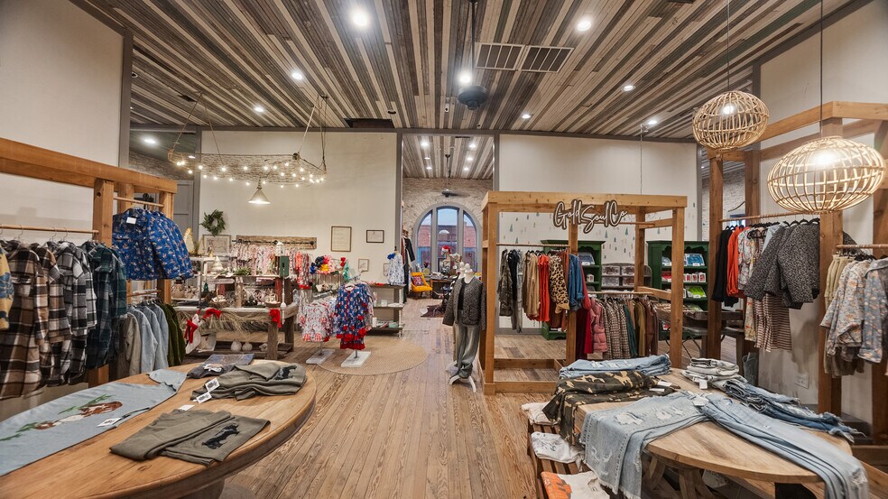 More Photos Of 101 N Elm, Hico General Retail For Sale