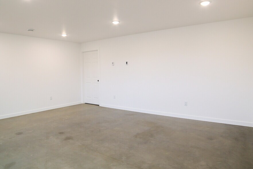 More Photos Of 2371 Dewitt Dr, North Pole Warehouse For Sale