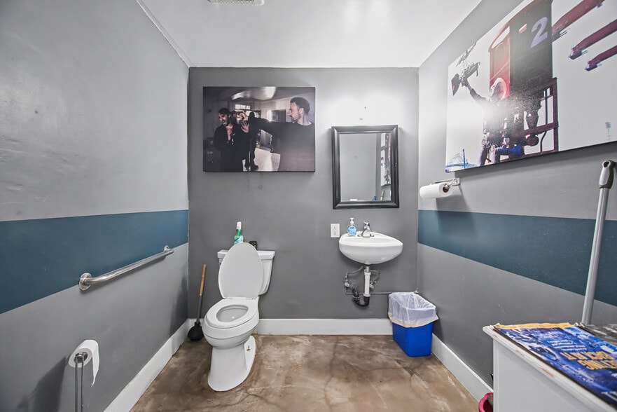 More Photos Of 13428 Beach Ave, Marina Del Rey Warehouse For Lease