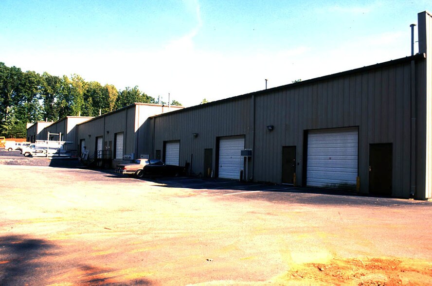 More Photos Of 3200 Glen Royal Rd, Raleigh Showroom For Lease