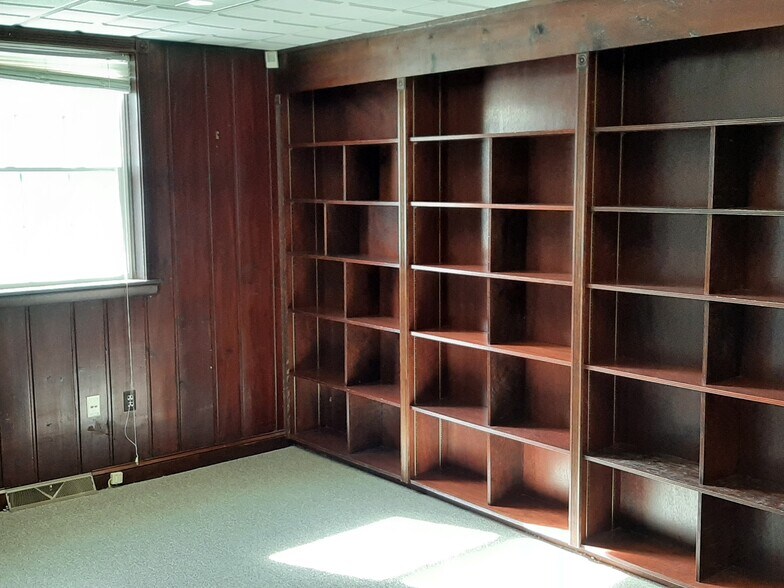 More Photos Of 2 Crane Park Dr, Wilbraham Medical For Lease