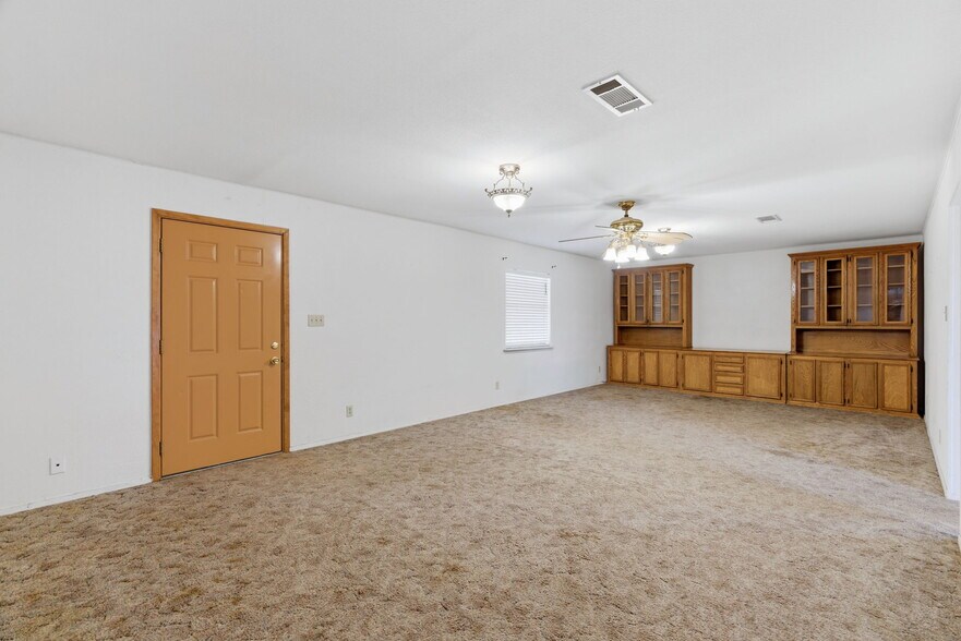 More Photos Of 3523 E Highway 199, Springtown Office For Sale