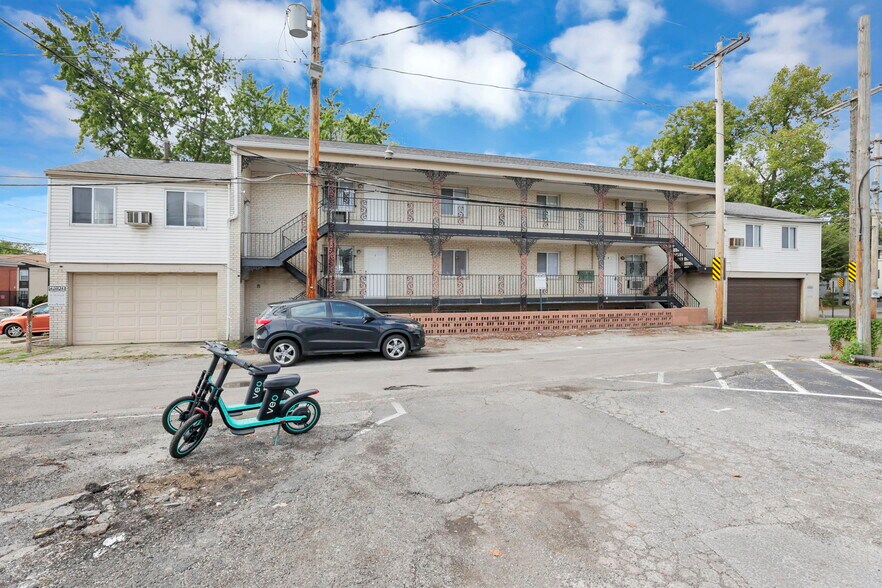 Primary Photo Of 27 W 8th Ave, Columbus Apartments For Sale