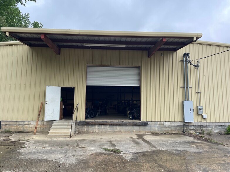 More Photos Of 1310 Elliott Blvd, Jasper Showroom For Sale