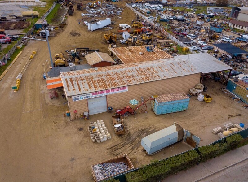 More Photos Of 3615 S K St, Tulare Recycling Center For Sale