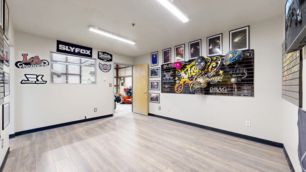 More Photos Of 8017 S 1st St, Wellington Warehouse For Sale