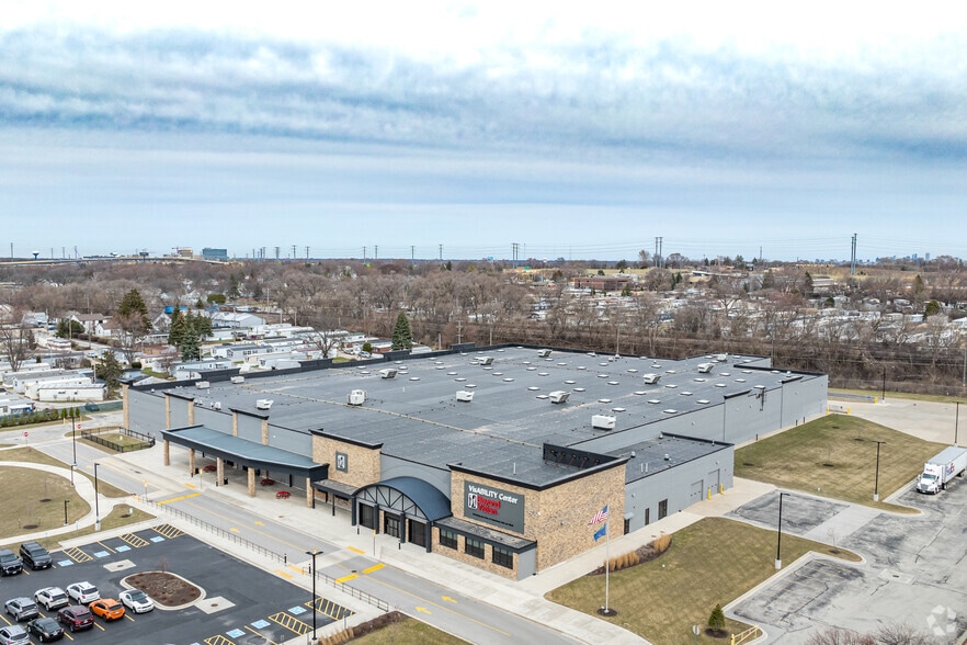 More Photos Of 1540 S 108th St, West Allis Showroom For Lease