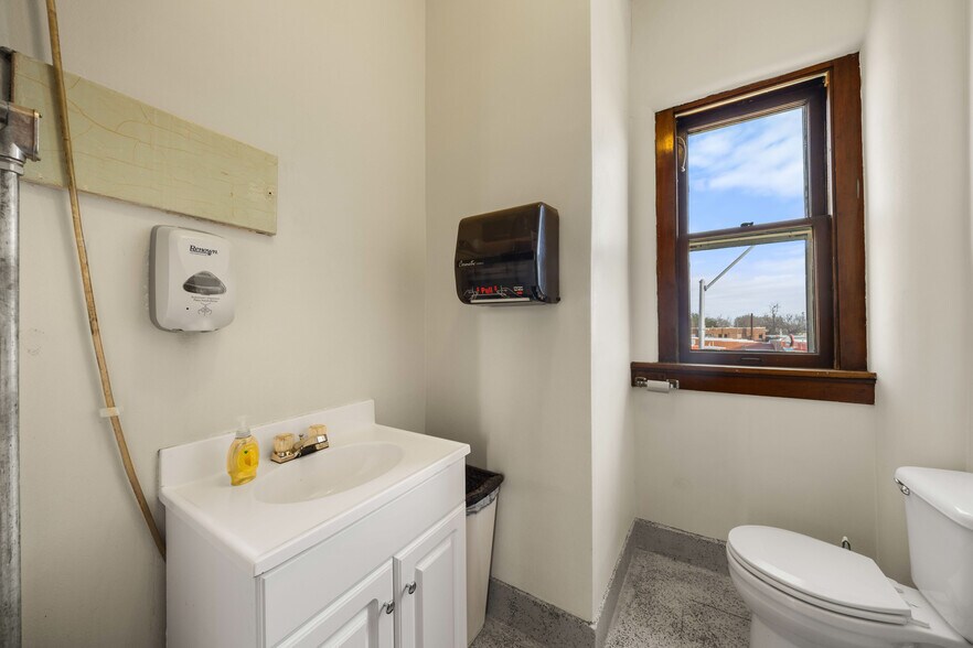 More Photos Of 101 E Jefferson St, Winterset Office For Sale